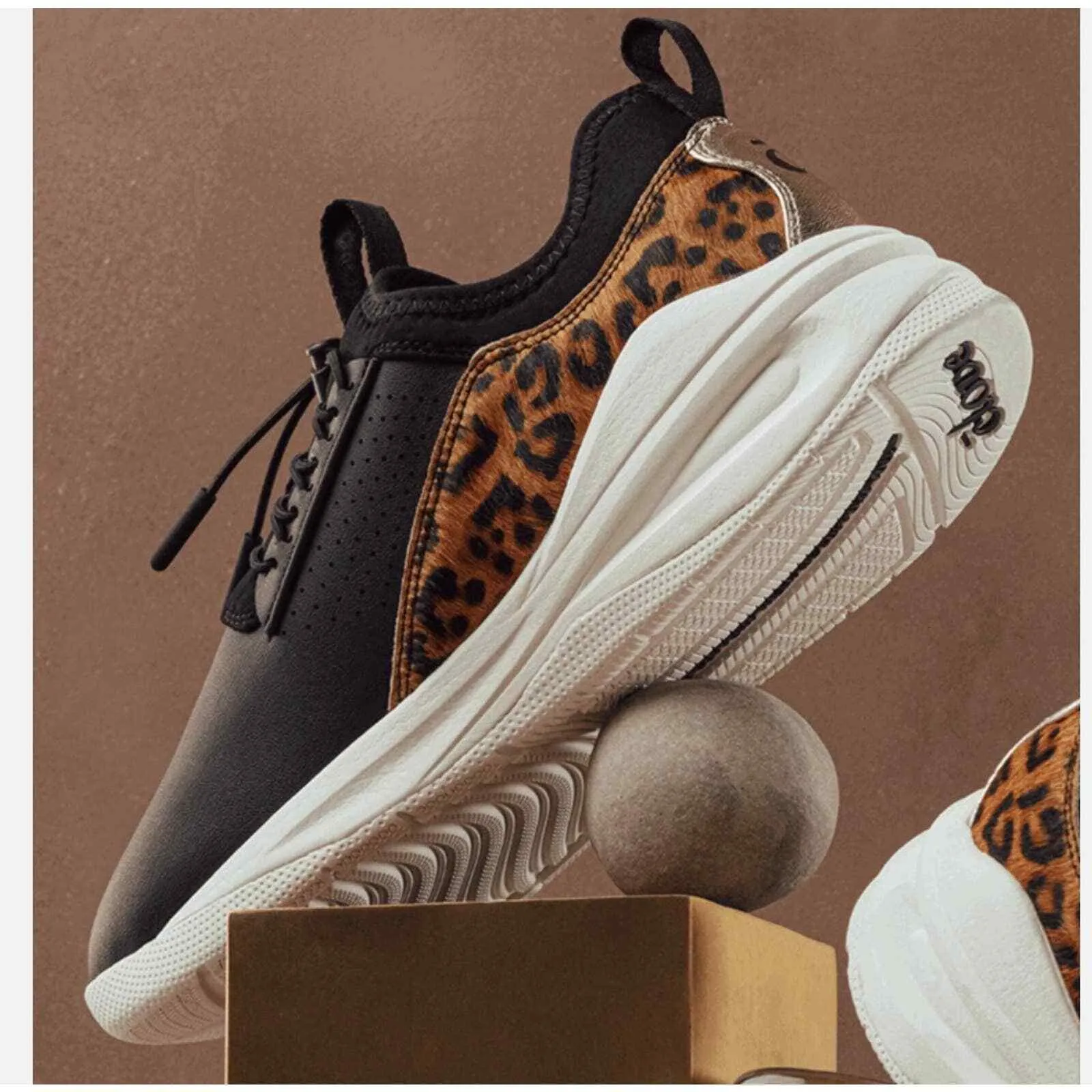 Clove Classic Shoes Sneakers Healthcare Nursing Black Leopard Size 6 New